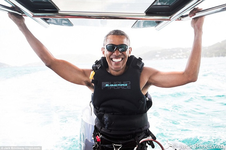 “Gu” thời trang của Obama sau rời Nhà Trắng vẫn điên đảo giới truyền thông