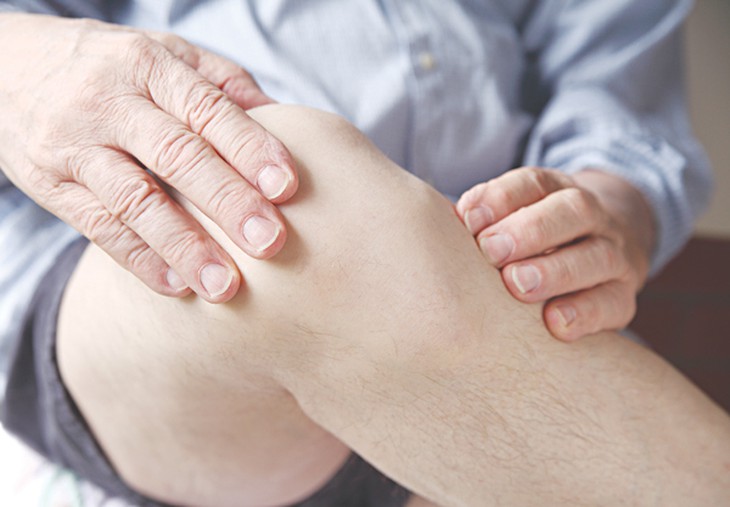 Giãn dây chằng khớp gối