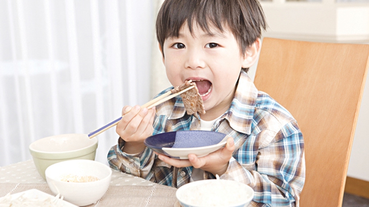 Chế độ ăn cho trẻ vào hè