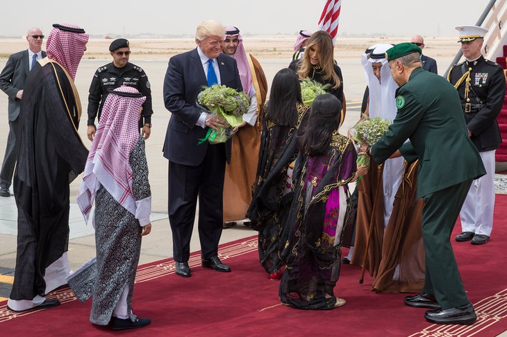 TT Donald Trump lần đầu công du Trung Đông