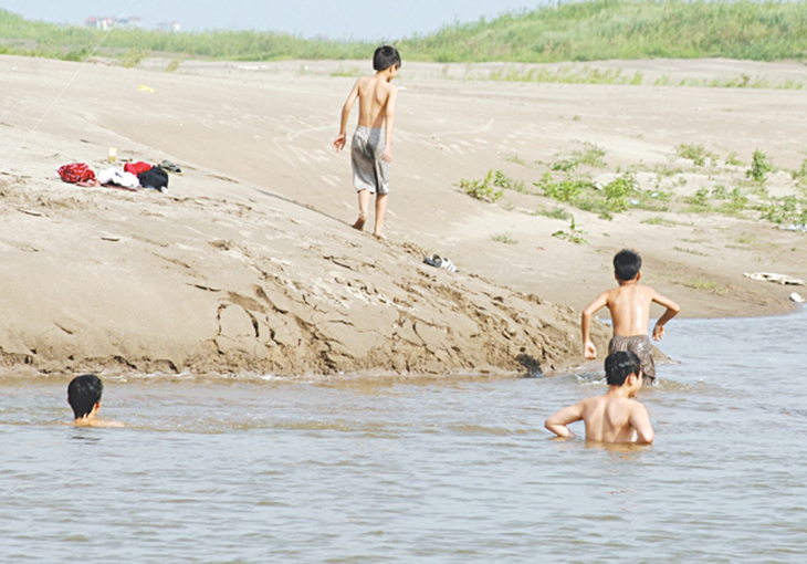 Làm gì để ngăn chặn đuối nước mùa hè?