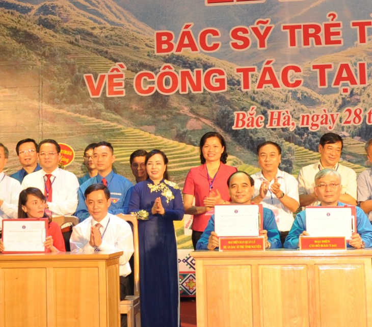 Đưa bác sĩ trẻ tình nguyện về công tác tại vùng khó khăn