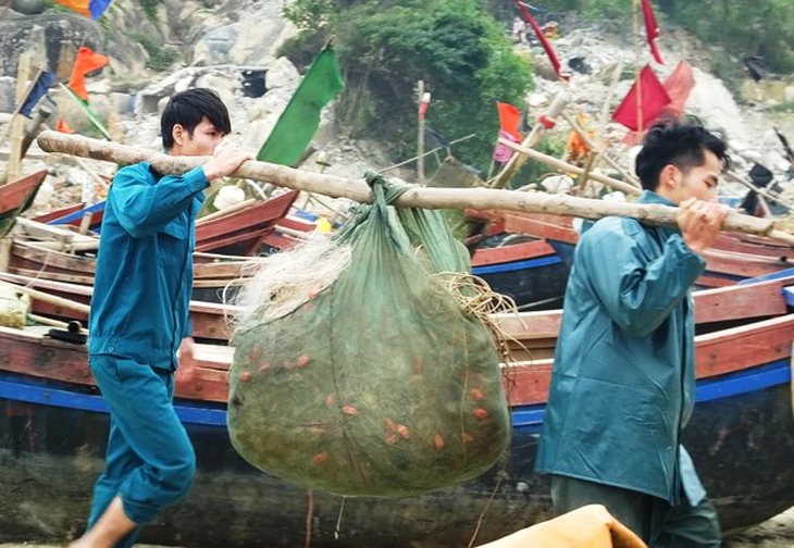 Ứng phó với cơn bão có diễn biến phức tạp