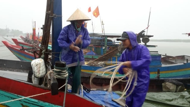 Ứng phó với cơn bão có diễn biến phức tạp