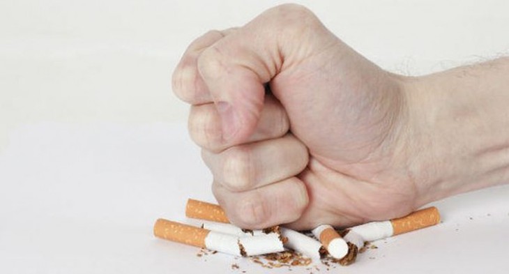Dừng hút thuốc và giảm căng thẳng để chống lại chứng sa sút trí tuệ