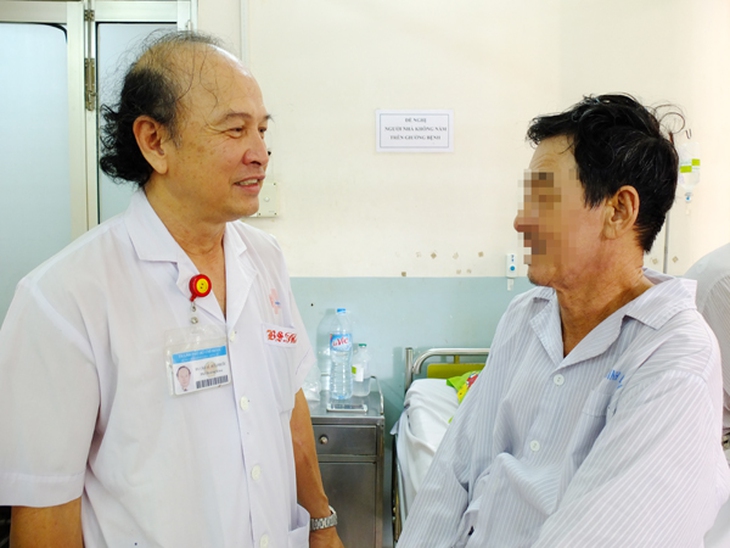 Phẫu thuật thành công khối ung thư gan bằng robot đầu tiên tại Việt Nam