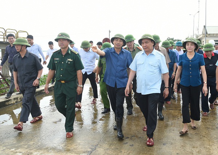Hủy mọi cuộc họp, Thủ tướng đi thị sát, chỉ đạo hộ đê tại Ninh Bình