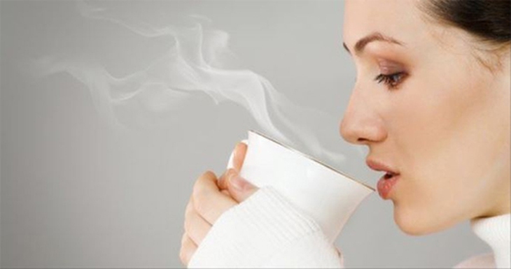 Mùa thu đông uống nước nóng - lợi ích lớn