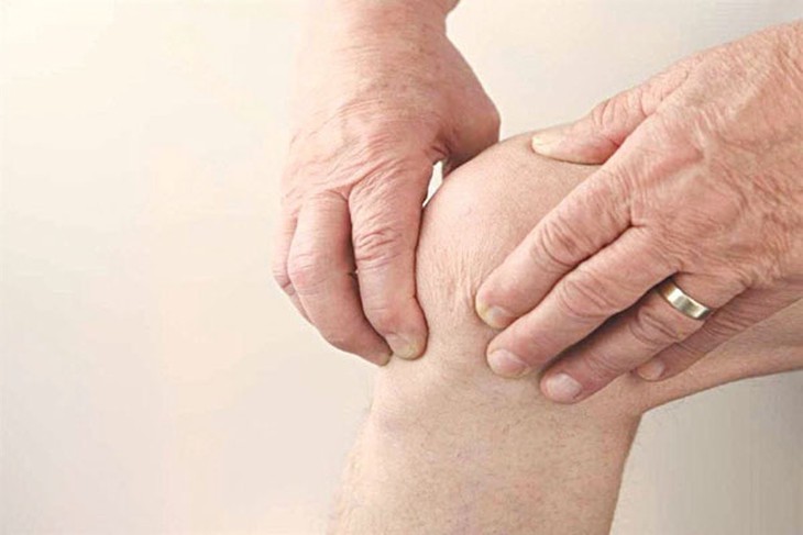 Phòng bệnh xương khớp lúc chuyển mùa