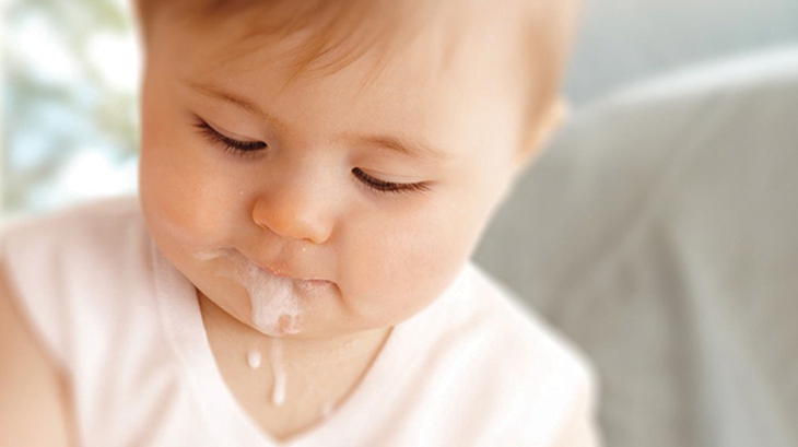 Nguyên nhân  và cách xử trí nôn trớ ở trẻ 
