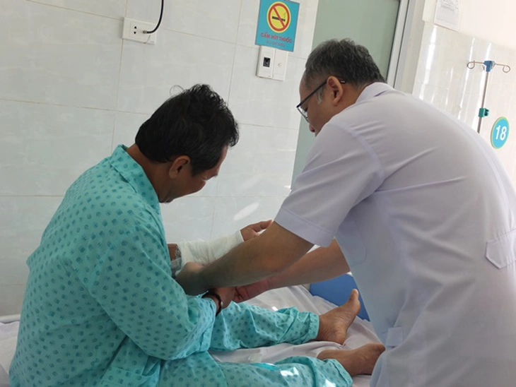 Tái tạo dương vật cho bệnh nhân bị mất toàn bộ dương vật, tinh hoàn