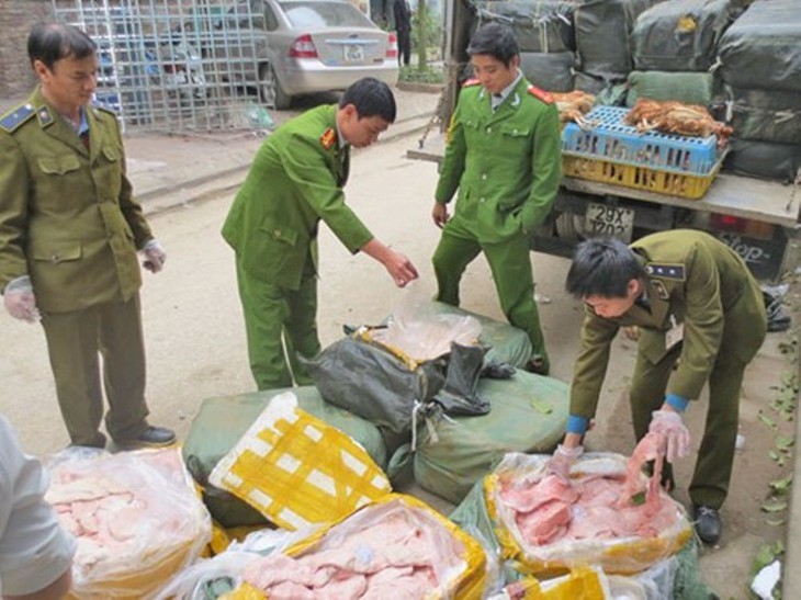 Liên tiếp bắt giữ thực phẩm bẩn: Nỗi lo an toàn thực phẩm cận Tết
