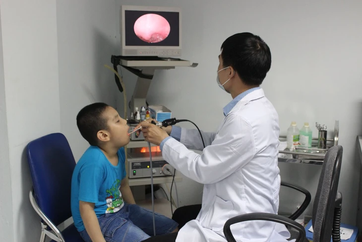 Cảnh báo lạm dụng thuốc nhỏ mũi có corticoid