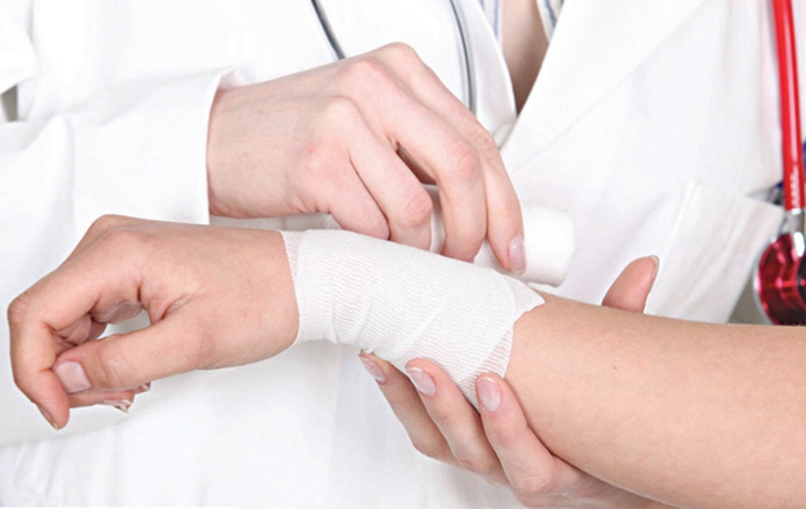 Sơ cứu nạn nhân có vết thương chảy máu