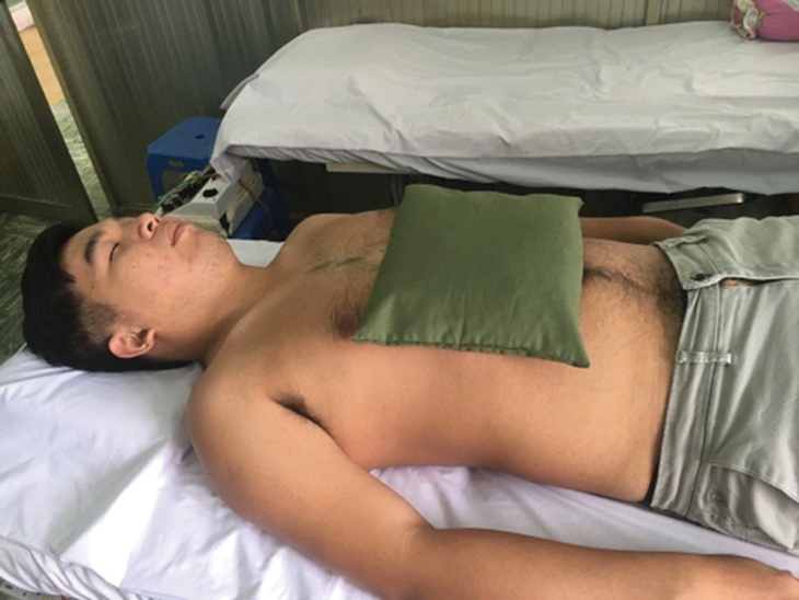 Chườm ấm vùng ngực bụng, bảo vệ sức khỏe