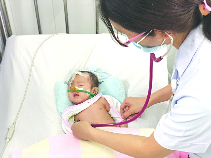 Trẻ khò khè  kéo dài, coi chừng viêm phổi hít