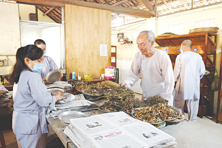Nơi hơn 80 năm khám bệnh  và phát thuốc miễn phí  cho người nghèo