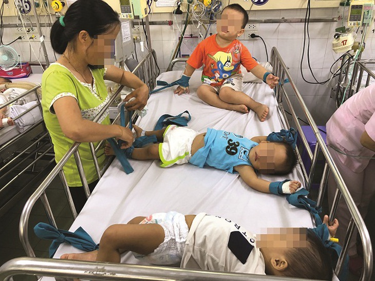 Cẩn trọng với bệnh tay chân miệng cuối mùa