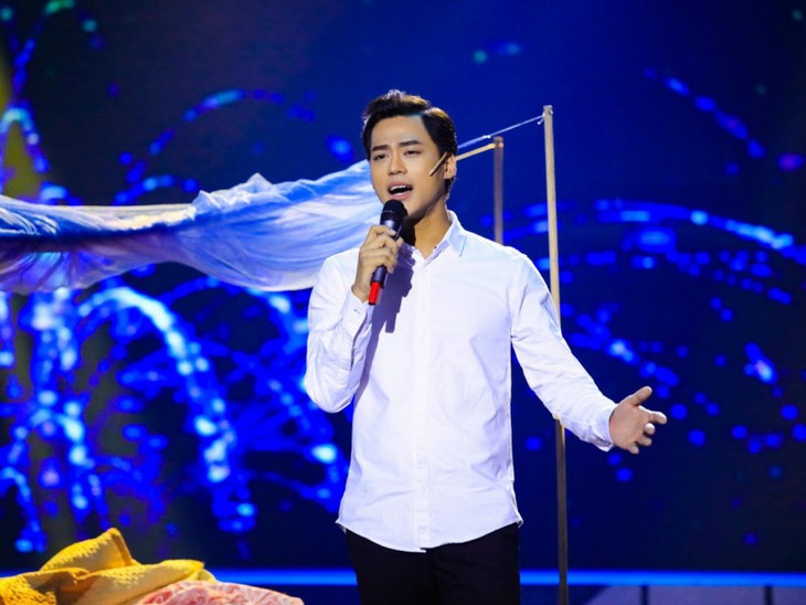 Nghệ sĩ trẻ PR bằng chuyện tình cảm: Nghịch dại, hại mình