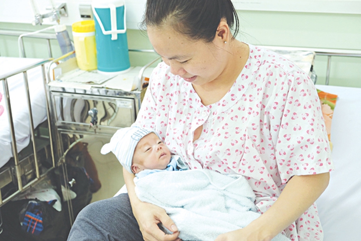 Những đứa trẻ sinh non tí hon được nuôi sống từ lồng kính