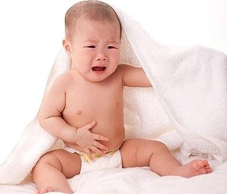 Bé bị đầy bụng 