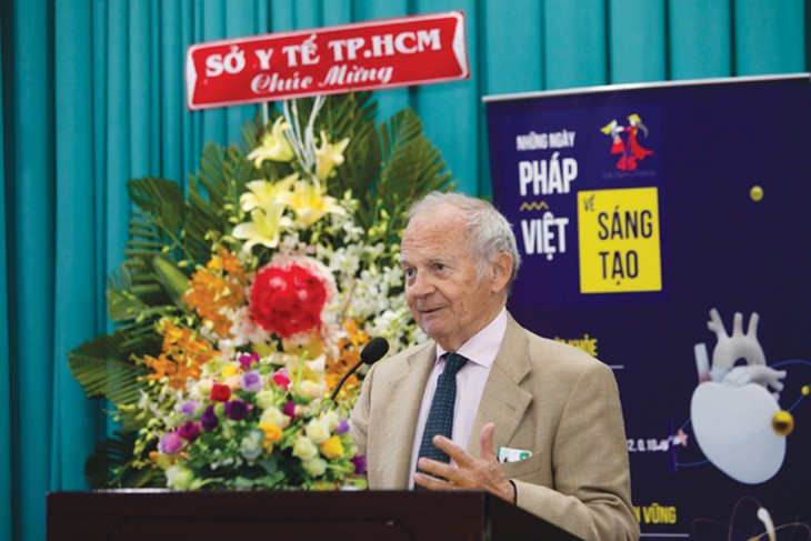 Người “chữa lỗi” cho những trái tim