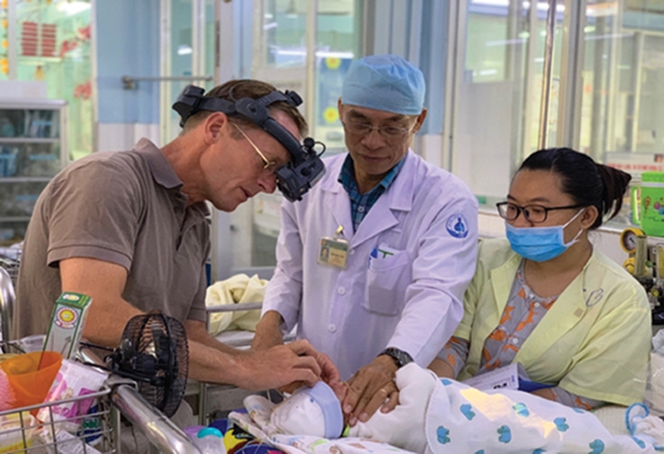 Điều trị bệnh lý võng mạc trẻ sinh non
