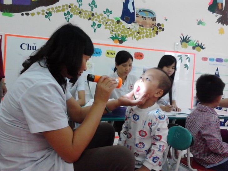 Mùa này trẻ dễ bị viêm họng cấp tính: Phòng ngừa và xử trí thế nào?