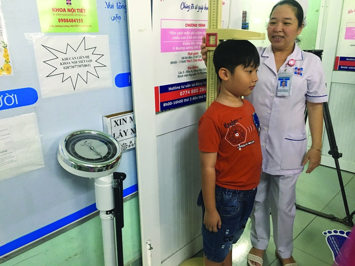 Khi chiều cao không thay đổi, hãy nghĩ đến con thiếu hormone tăng trưởng!
