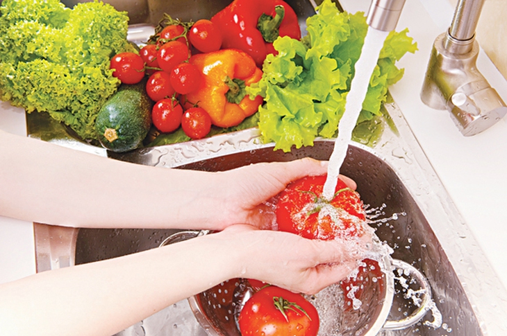Phòng tránh ngộ độc thực phẩm trong mùa hè