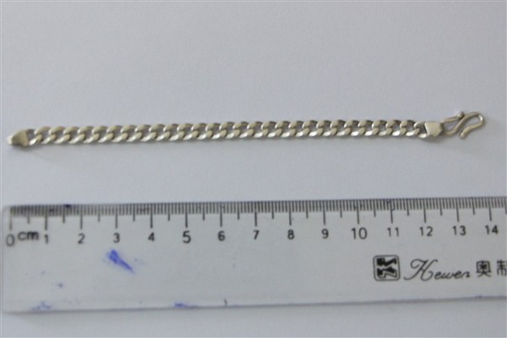 Gắp dây chuyền dài 14cm trong phế quản bệnh nhi hơn 2 tuổi