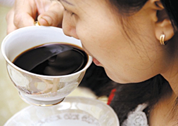 Uống cà phê 