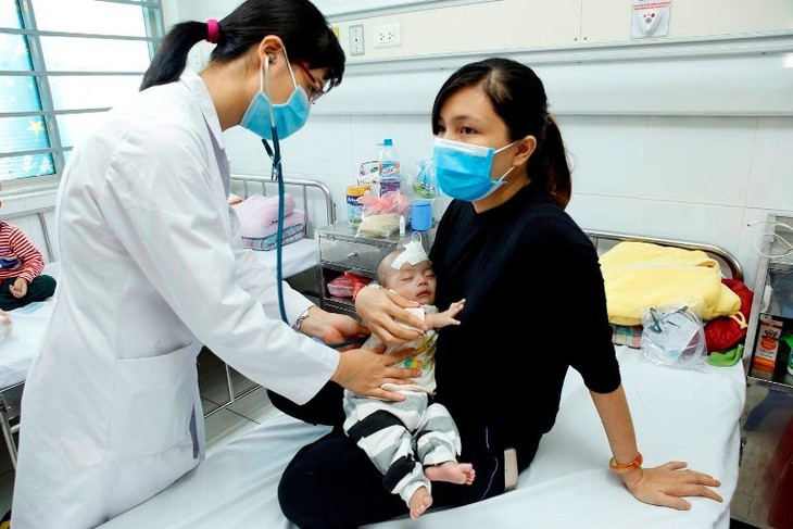 Mẹ bị cảm cúm có cho bé bú được không?