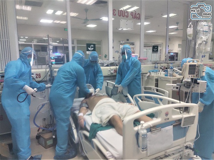 Những hình ảnh đẹp trong “Chiến sỹ áo trắng trên mặt trận chống COVID-19”