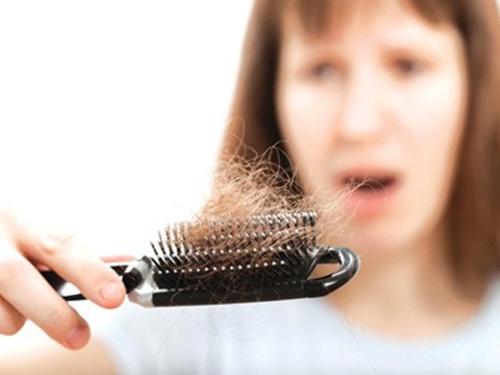 tóc rụng từng búi vào mùa đông