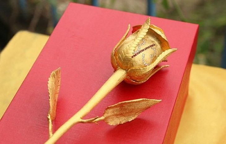 hoa hồng dát vàng