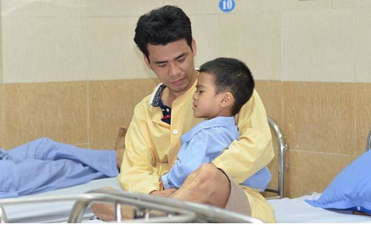 Kỳ tích: Cứu sống bé trai bị cành cây đâm rách động mạch cảnh, gây áp xe phức tạp