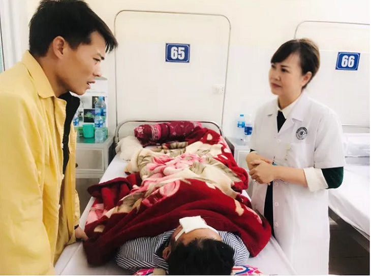 Đốt vàng mã phát nổ, nam thanh niên mù mắt thương tâm