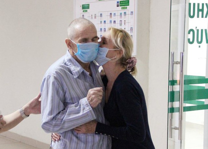 Nữ y tá người Anh mắc COVID-19: 'Tôi biết ơn y bác sĩ Việt Nam, không có họ chưa chắc tôi còn sống'