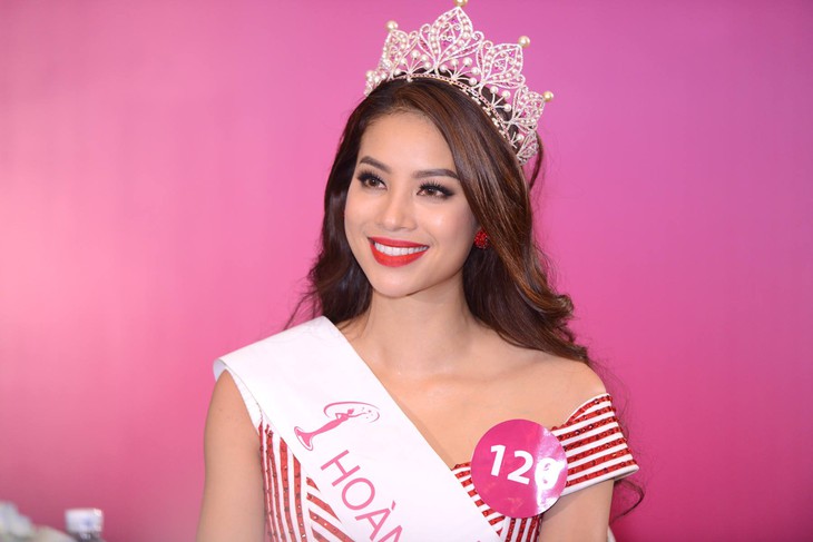 hoa hau hoan vu Pham Huong