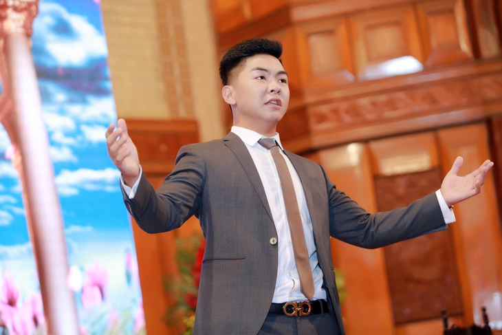 Ca sĩ Trung Kiên