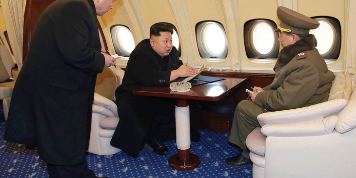 Ông Kim Jong - un trên chiếc 