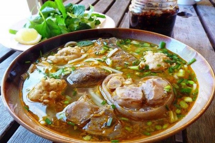 Bún bò Huế, miếng ngon nhớ lâu