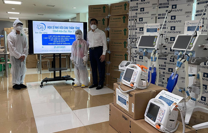 Bán tranh online được 2,9 tỷ đồng, họa sĩ Xèo Chu mua máy thở hỗ trợ chống dịch COVID-19
