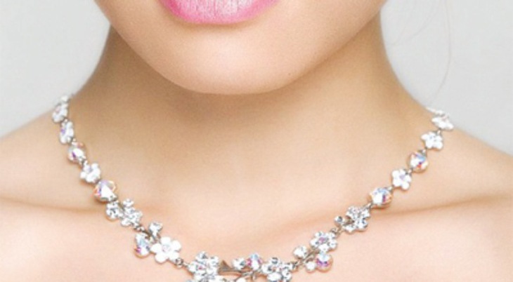 Khắc phục tình trạng dị ứng da do đeo trang sức kim loại