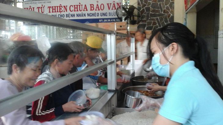 cơm từ thiện