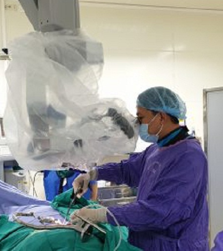 Từ Hàn Quốc nam thanh niên quyết định về Việt Nam phẫu thuật cột sống