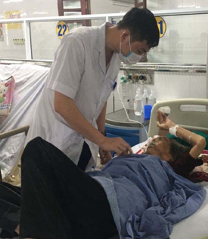 Ăn cỗ cưới, 76 người nhập viện nghi ngộ độc thực phẩm