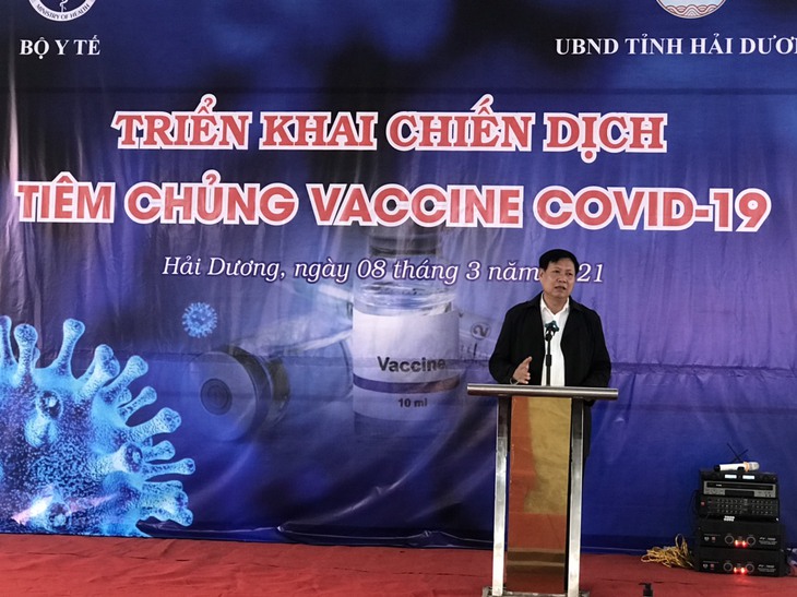 nhung-mui-vac-xin-phong-covid-19-dau-tien-o-viet-nam-duoc-tiem-dong-loat-tai-3-dia-diem1615166861