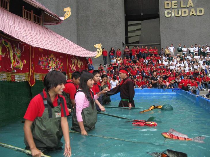 Canh cánh cùng múa rối nước 1